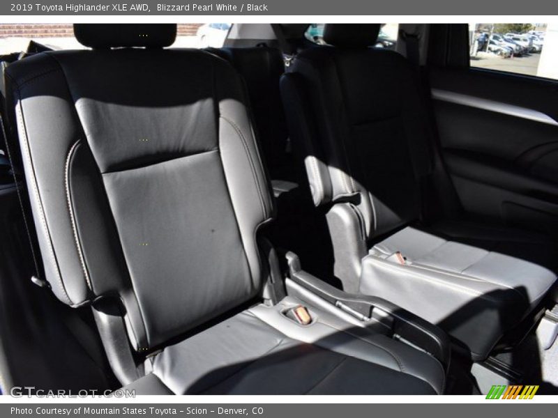Blizzard Pearl White / Black 2019 Toyota Highlander XLE AWD