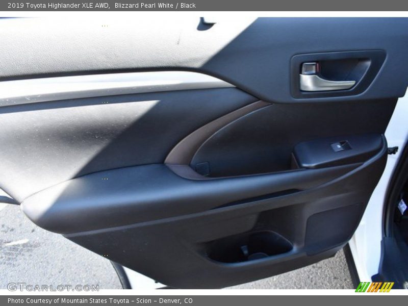 Blizzard Pearl White / Black 2019 Toyota Highlander XLE AWD