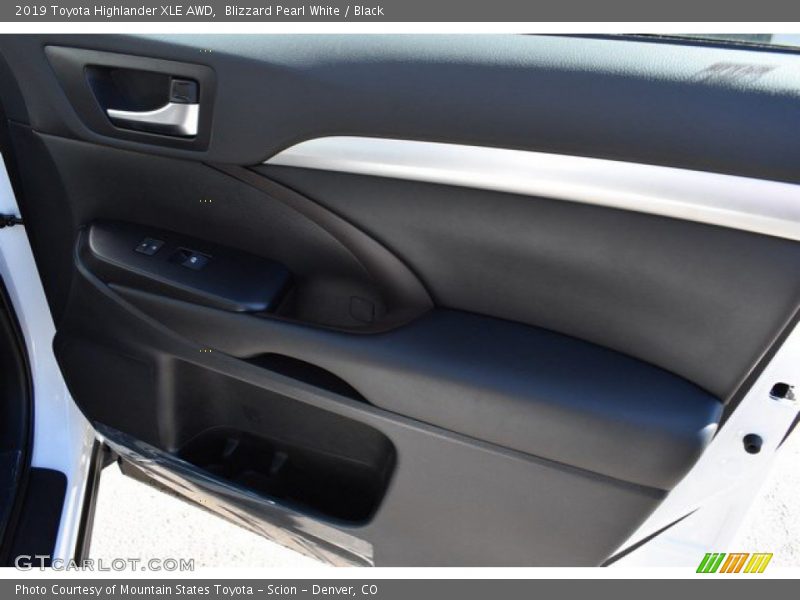 Blizzard Pearl White / Black 2019 Toyota Highlander XLE AWD