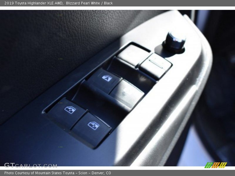 Blizzard Pearl White / Black 2019 Toyota Highlander XLE AWD