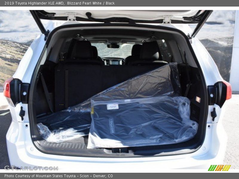 Blizzard Pearl White / Black 2019 Toyota Highlander XLE AWD