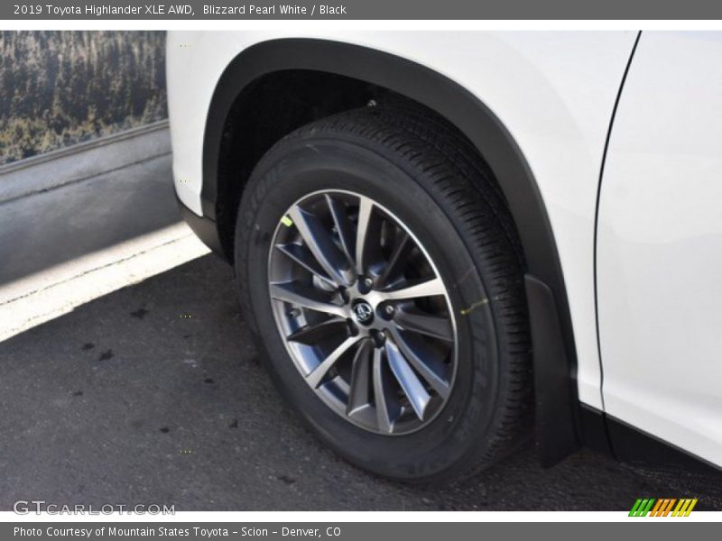 Blizzard Pearl White / Black 2019 Toyota Highlander XLE AWD
