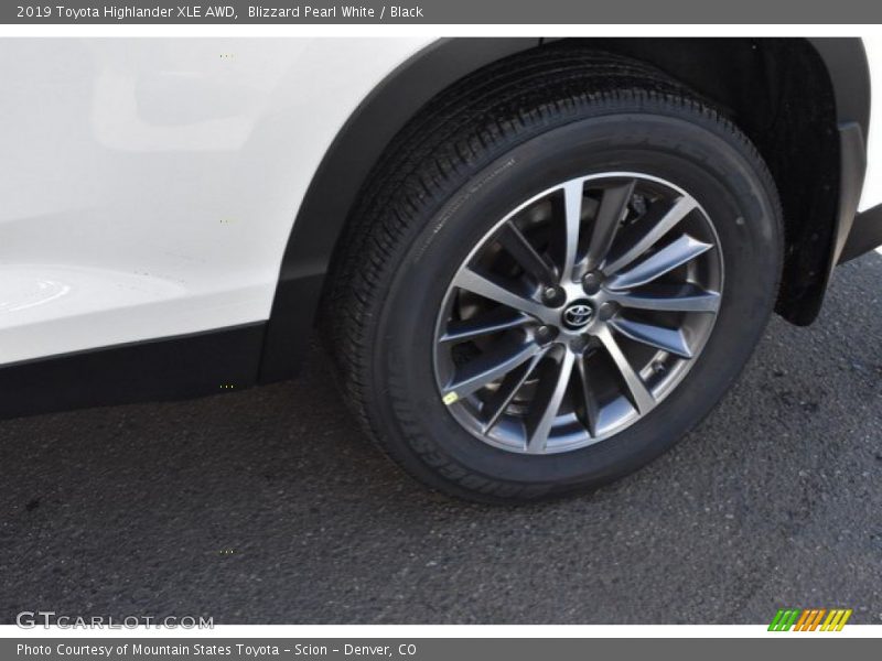 Blizzard Pearl White / Black 2019 Toyota Highlander XLE AWD