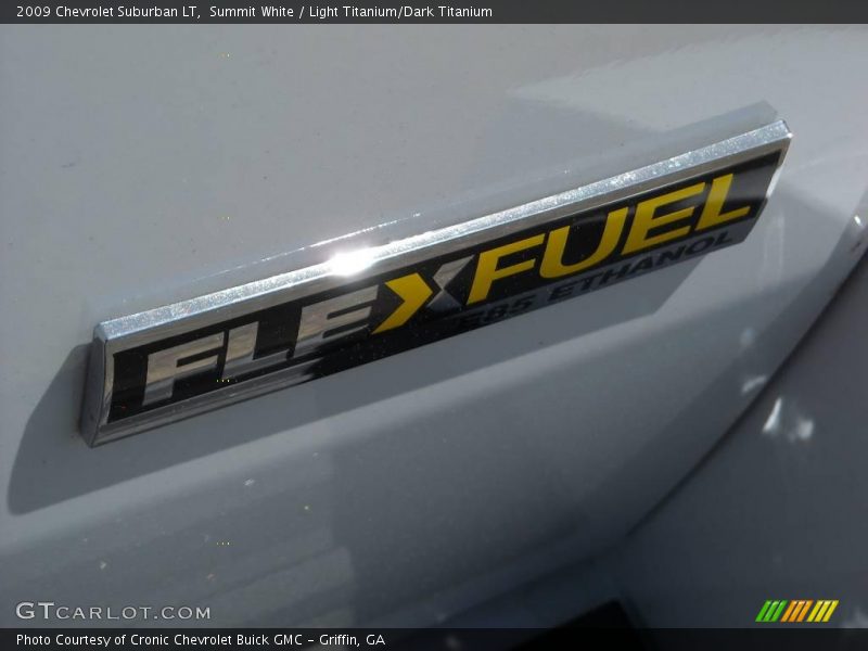 Summit White / Light Titanium/Dark Titanium 2009 Chevrolet Suburban LT