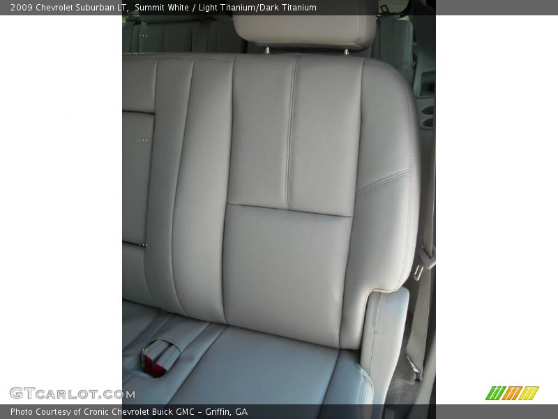 Summit White / Light Titanium/Dark Titanium 2009 Chevrolet Suburban LT