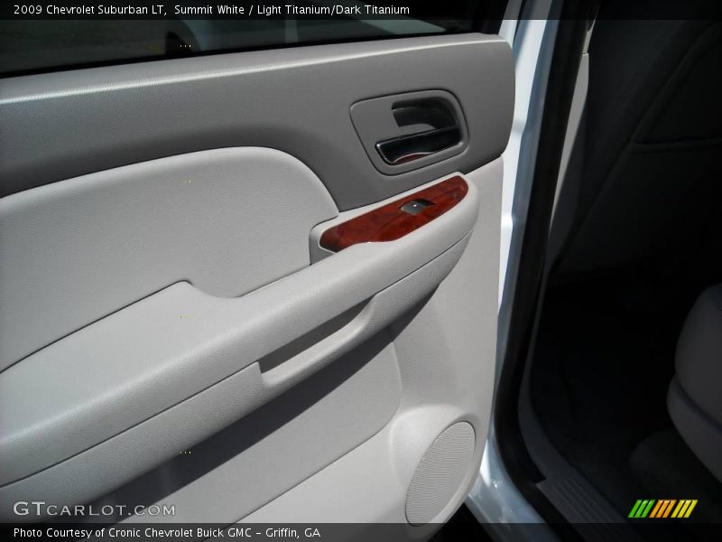 Summit White / Light Titanium/Dark Titanium 2009 Chevrolet Suburban LT