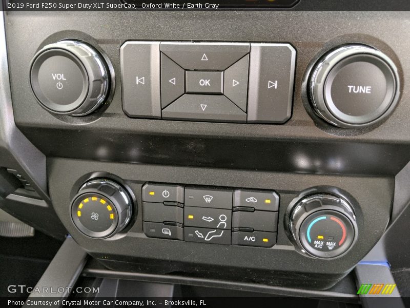 Oxford White / Earth Gray 2019 Ford F250 Super Duty XLT SuperCab