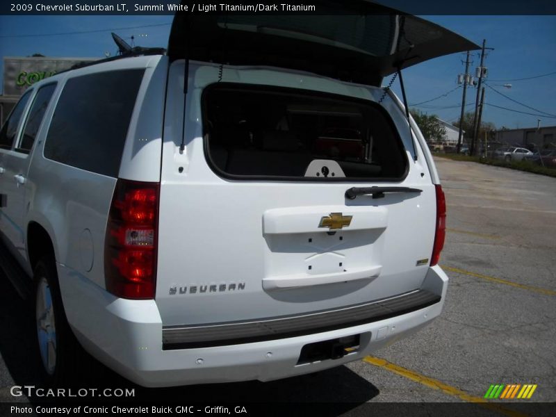 Summit White / Light Titanium/Dark Titanium 2009 Chevrolet Suburban LT