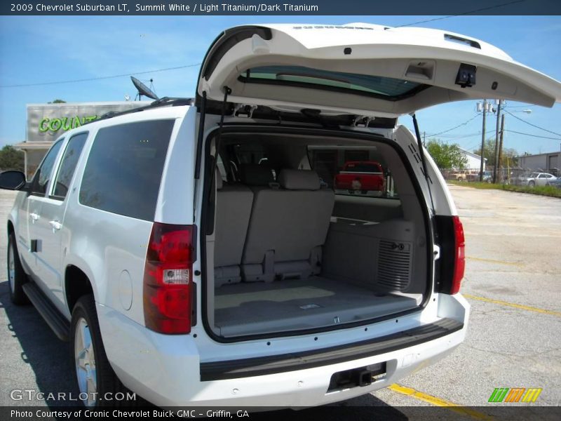 Summit White / Light Titanium/Dark Titanium 2009 Chevrolet Suburban LT