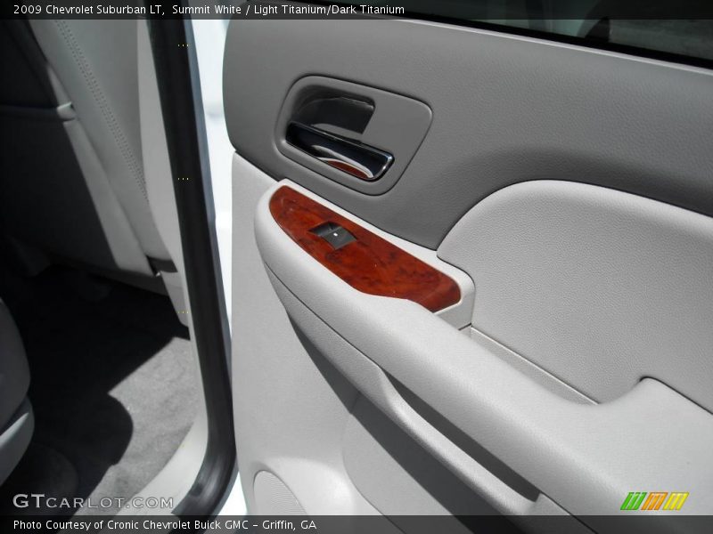 Summit White / Light Titanium/Dark Titanium 2009 Chevrolet Suburban LT