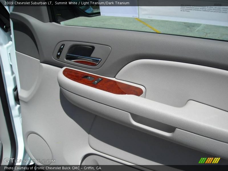 Summit White / Light Titanium/Dark Titanium 2009 Chevrolet Suburban LT