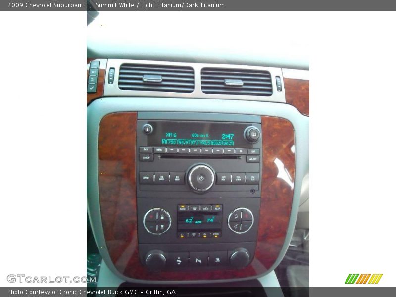 Summit White / Light Titanium/Dark Titanium 2009 Chevrolet Suburban LT