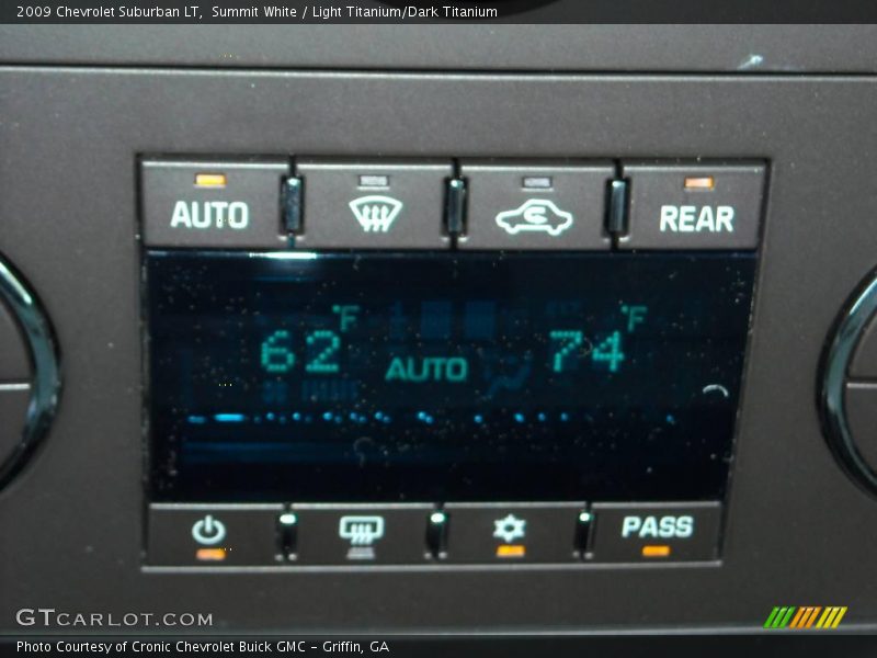 Summit White / Light Titanium/Dark Titanium 2009 Chevrolet Suburban LT