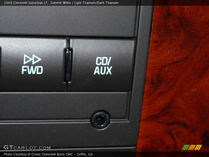 Summit White / Light Titanium/Dark Titanium 2009 Chevrolet Suburban LT