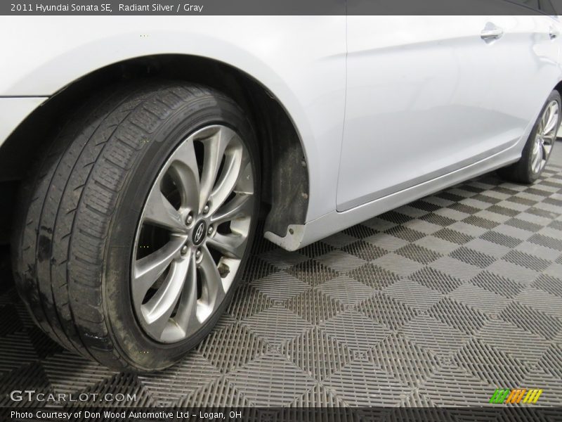 Radiant Silver / Gray 2011 Hyundai Sonata SE