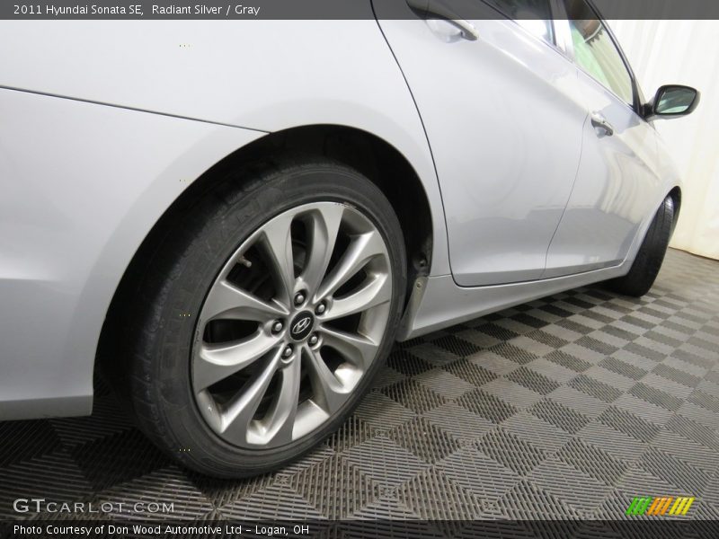 Radiant Silver / Gray 2011 Hyundai Sonata SE