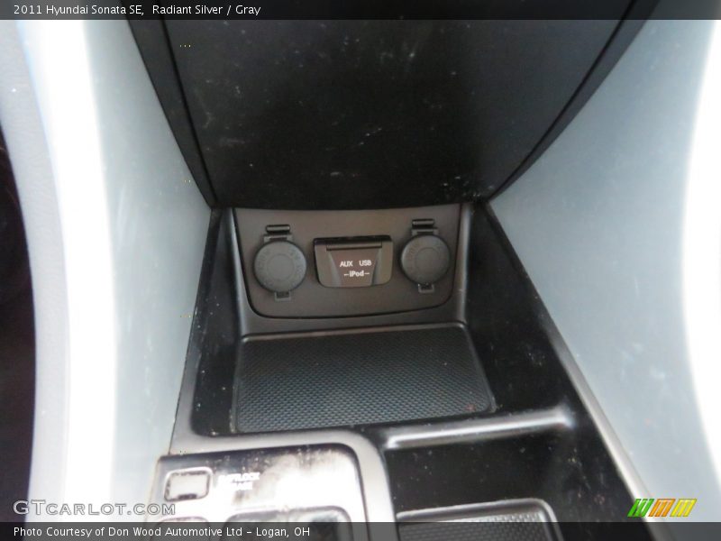 Radiant Silver / Gray 2011 Hyundai Sonata SE