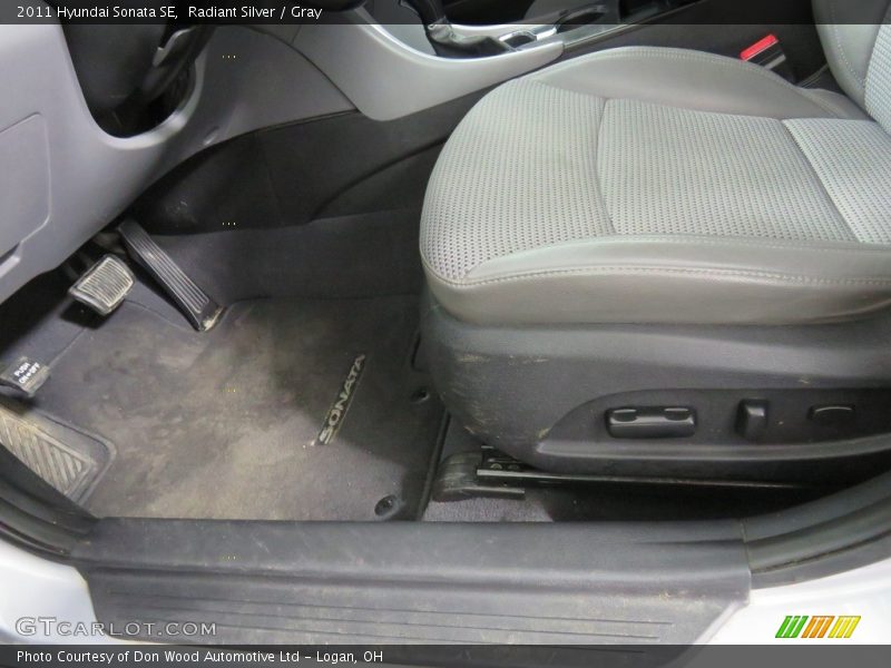 Radiant Silver / Gray 2011 Hyundai Sonata SE