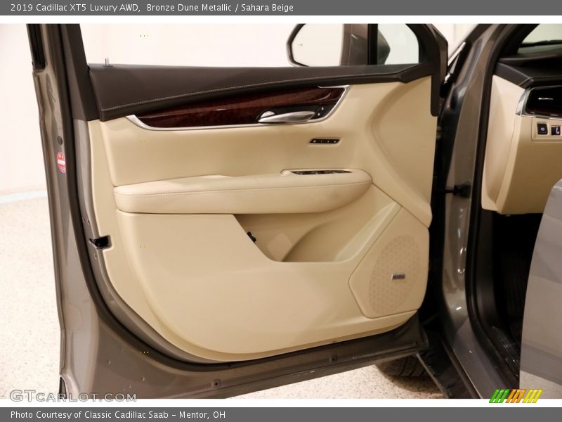 Bronze Dune Metallic / Sahara Beige 2019 Cadillac XT5 Luxury AWD
