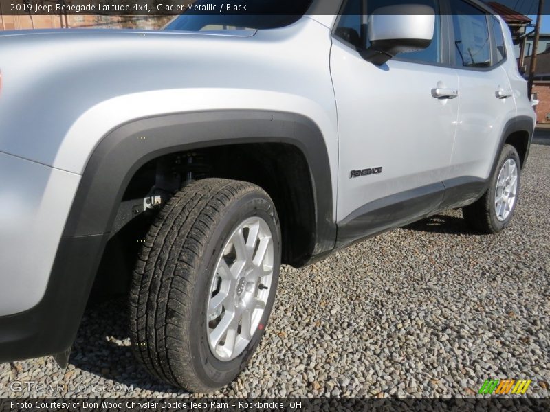 Glacier Metallic / Black 2019 Jeep Renegade Latitude 4x4