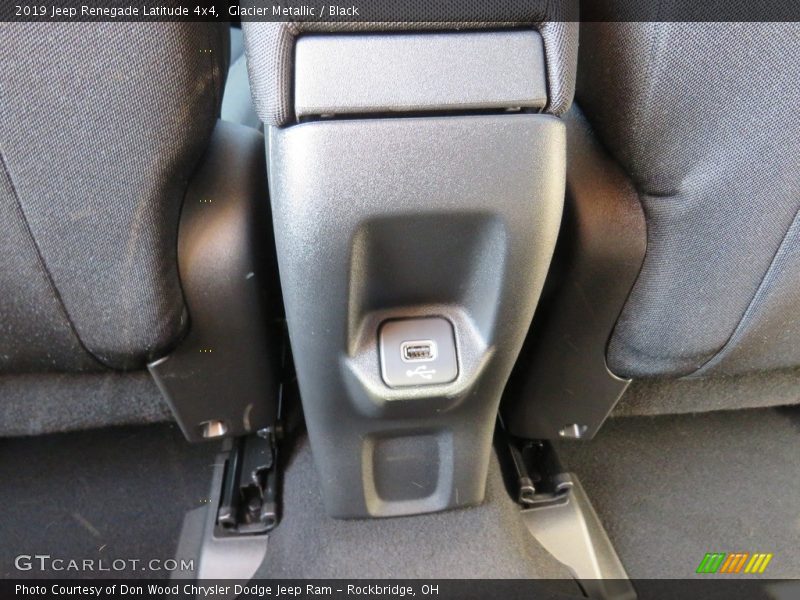 Glacier Metallic / Black 2019 Jeep Renegade Latitude 4x4