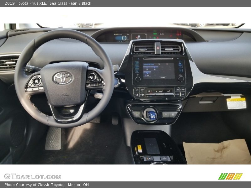 Sea Glass Pearl / Black 2019 Toyota Prius XLE