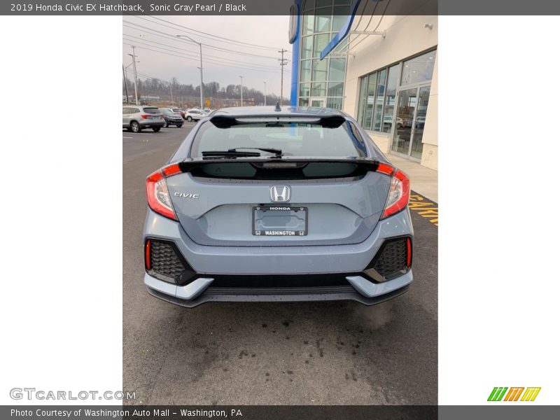 Sonic Gray Pearl / Black 2019 Honda Civic EX Hatchback