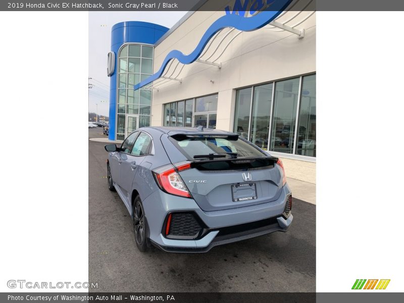 Sonic Gray Pearl / Black 2019 Honda Civic EX Hatchback