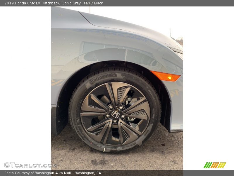 Sonic Gray Pearl / Black 2019 Honda Civic EX Hatchback