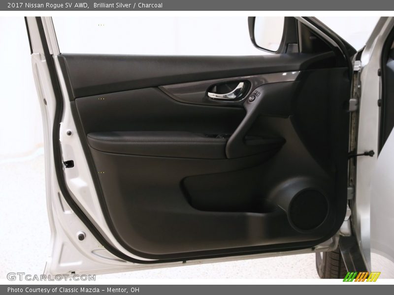 Brilliant Silver / Charcoal 2017 Nissan Rogue SV AWD