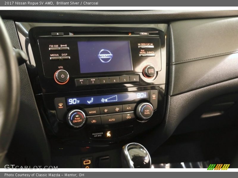 Brilliant Silver / Charcoal 2017 Nissan Rogue SV AWD