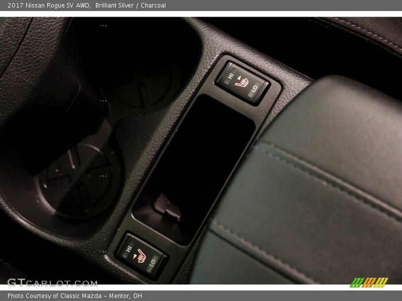 Brilliant Silver / Charcoal 2017 Nissan Rogue SV AWD