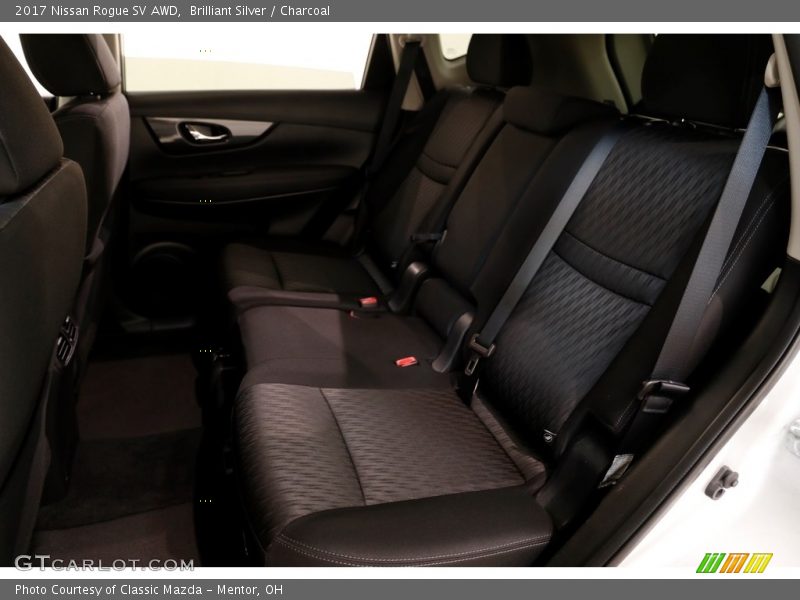 Brilliant Silver / Charcoal 2017 Nissan Rogue SV AWD
