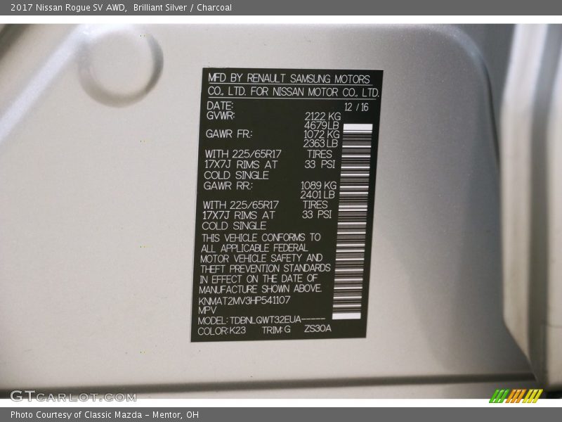 Brilliant Silver / Charcoal 2017 Nissan Rogue SV AWD
