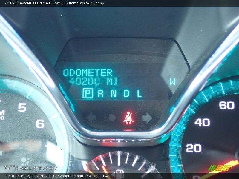 Summit White / Ebony 2016 Chevrolet Traverse LT AWD