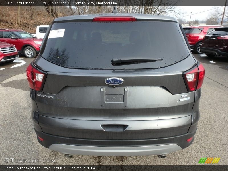 Magnetic / Chromite Gray/Charcoal Black 2019 Ford Escape SE 4WD