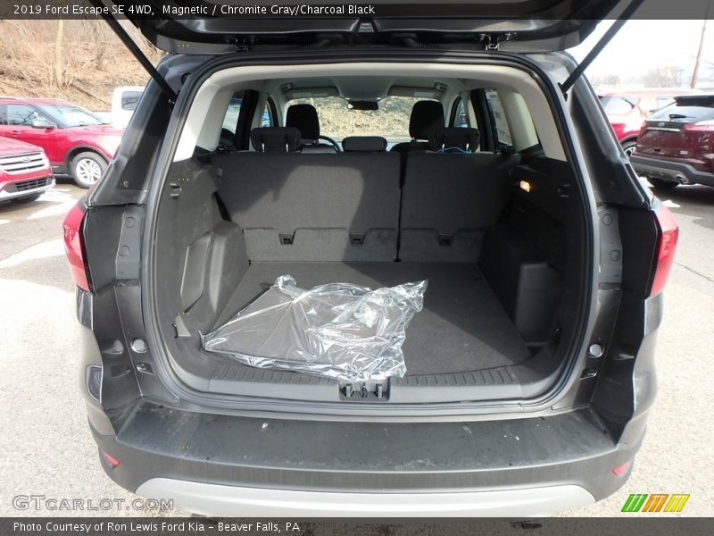 Magnetic / Chromite Gray/Charcoal Black 2019 Ford Escape SE 4WD