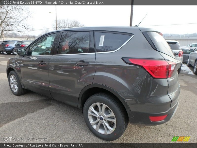 Magnetic / Chromite Gray/Charcoal Black 2019 Ford Escape SE 4WD