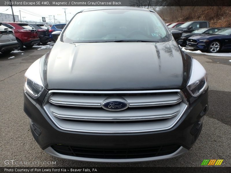 Magnetic / Chromite Gray/Charcoal Black 2019 Ford Escape SE 4WD