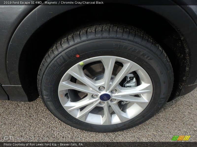 Magnetic / Chromite Gray/Charcoal Black 2019 Ford Escape SE 4WD