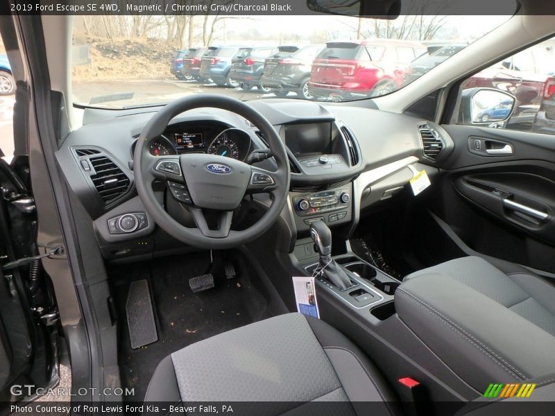 Magnetic / Chromite Gray/Charcoal Black 2019 Ford Escape SE 4WD