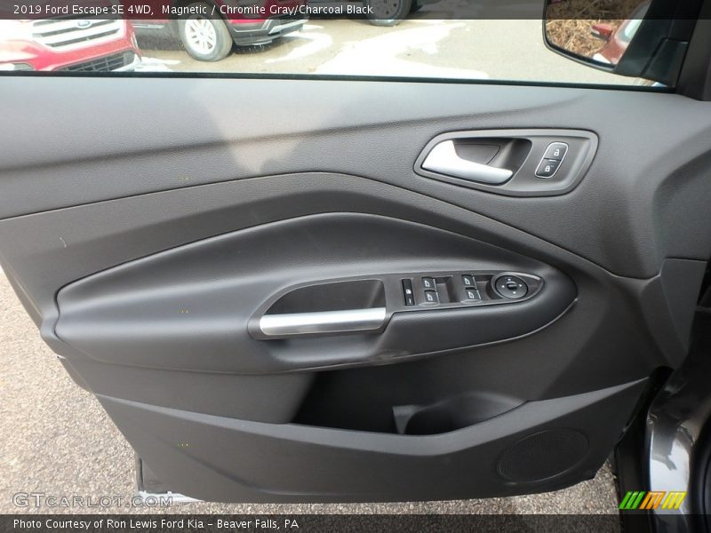 Magnetic / Chromite Gray/Charcoal Black 2019 Ford Escape SE 4WD