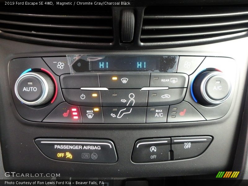 Magnetic / Chromite Gray/Charcoal Black 2019 Ford Escape SE 4WD