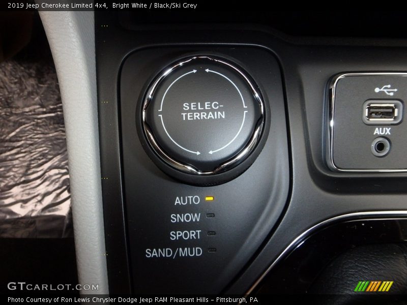 Bright White / Black/Ski Grey 2019 Jeep Cherokee Limited 4x4