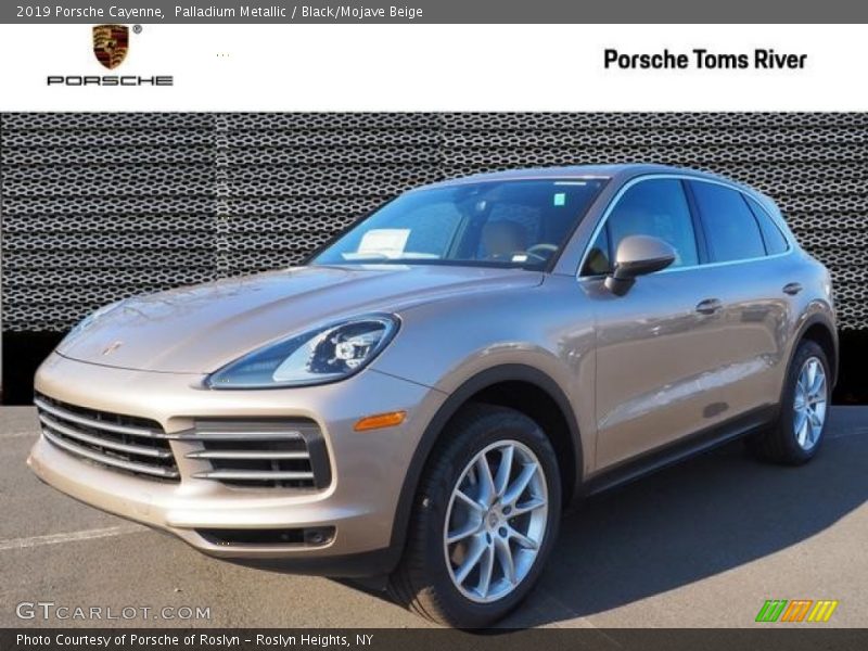 Palladium Metallic / Black/Mojave Beige 2019 Porsche Cayenne