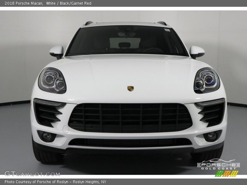 White / Black/Garnet Red 2018 Porsche Macan