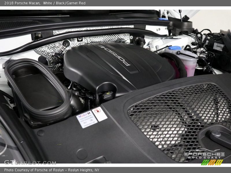 White / Black/Garnet Red 2018 Porsche Macan