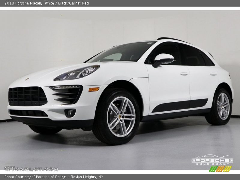 White / Black/Garnet Red 2018 Porsche Macan