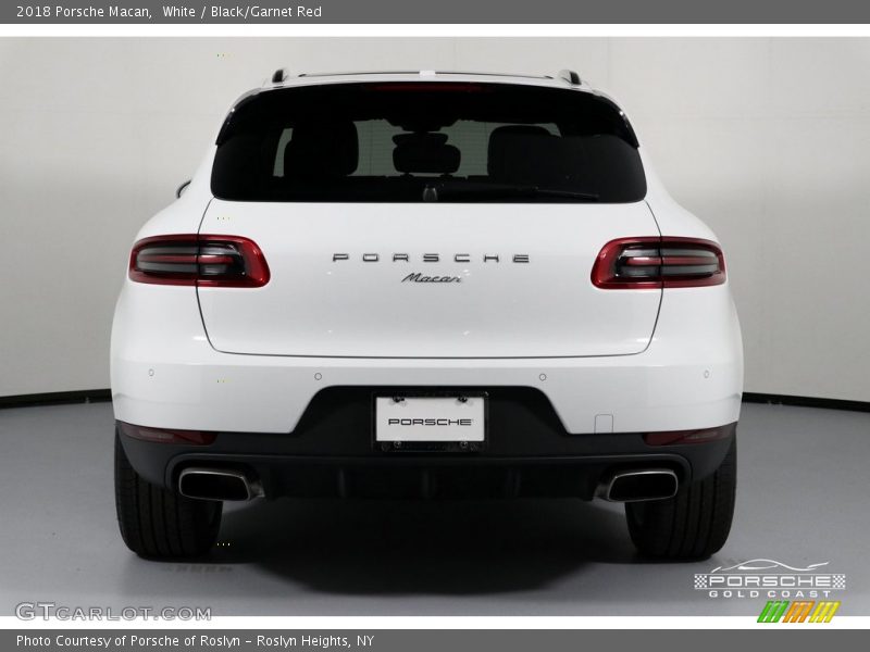 White / Black/Garnet Red 2018 Porsche Macan