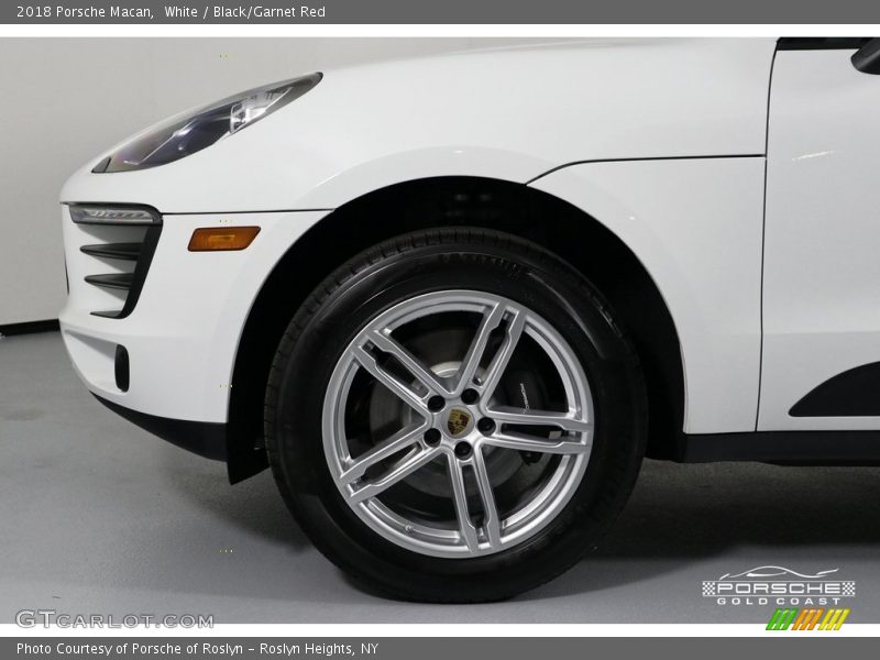 White / Black/Garnet Red 2018 Porsche Macan